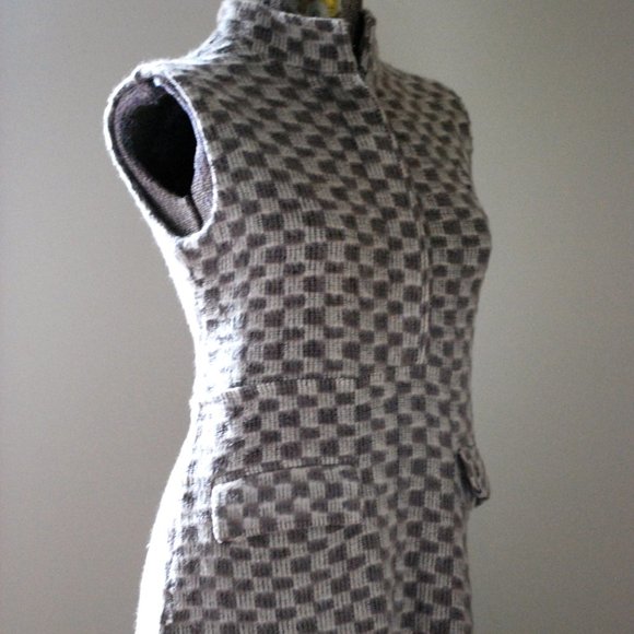Beige and cream checkered jumper dress - Picture 6 of 10